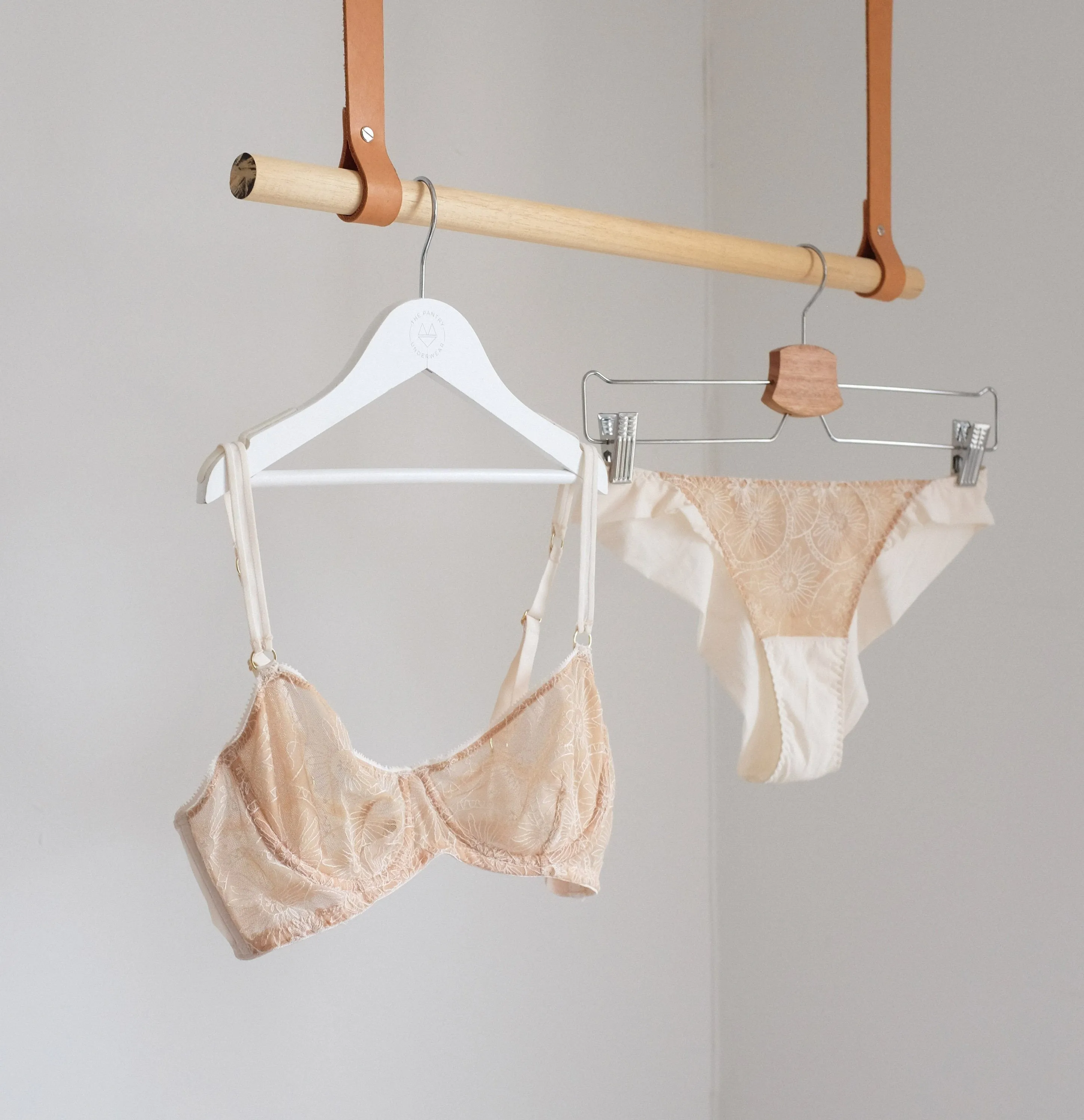 Embroidered lace balconette [Peach / Ivory]