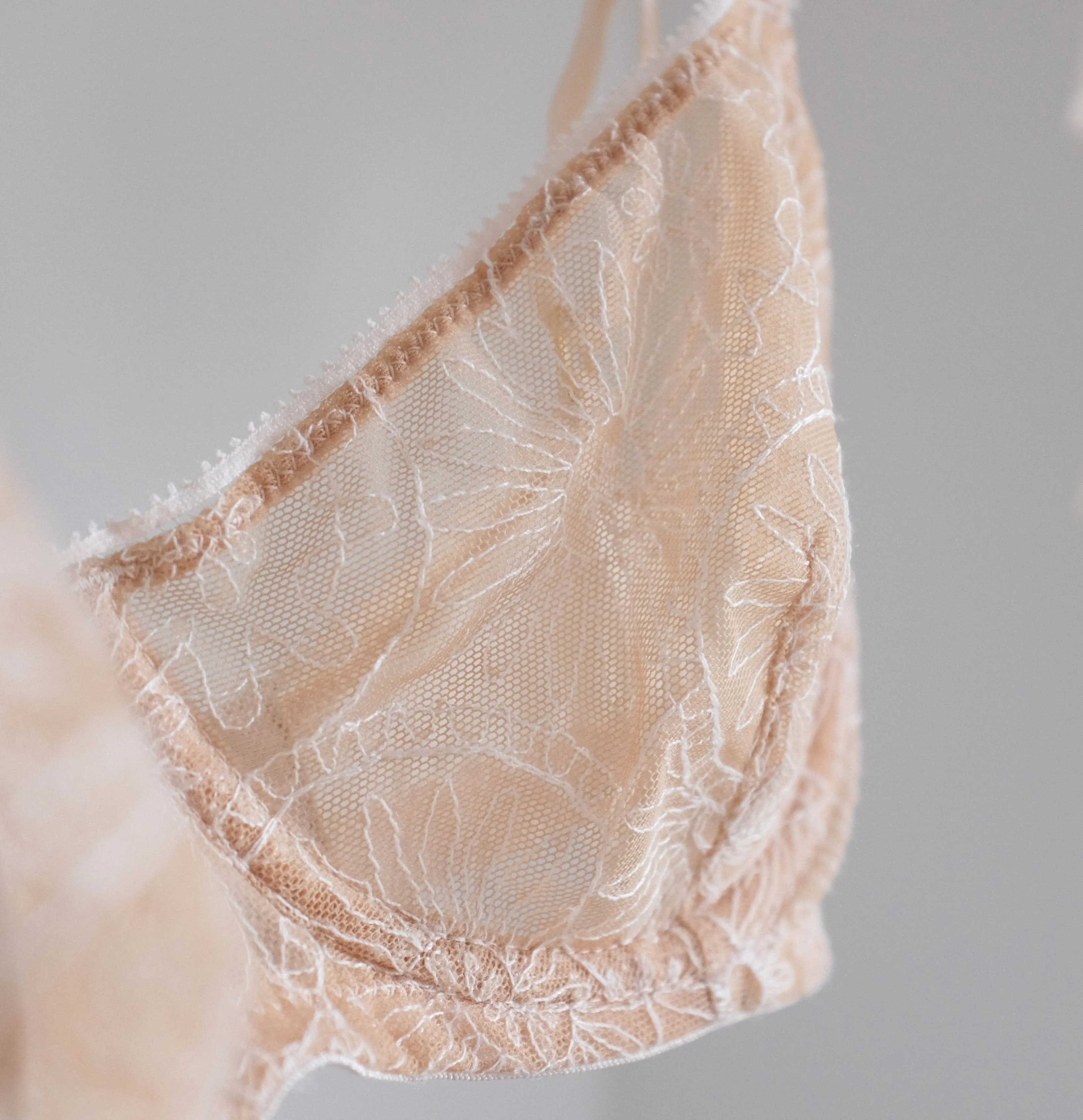 Embroidered lace balconette [Peach / Ivory]