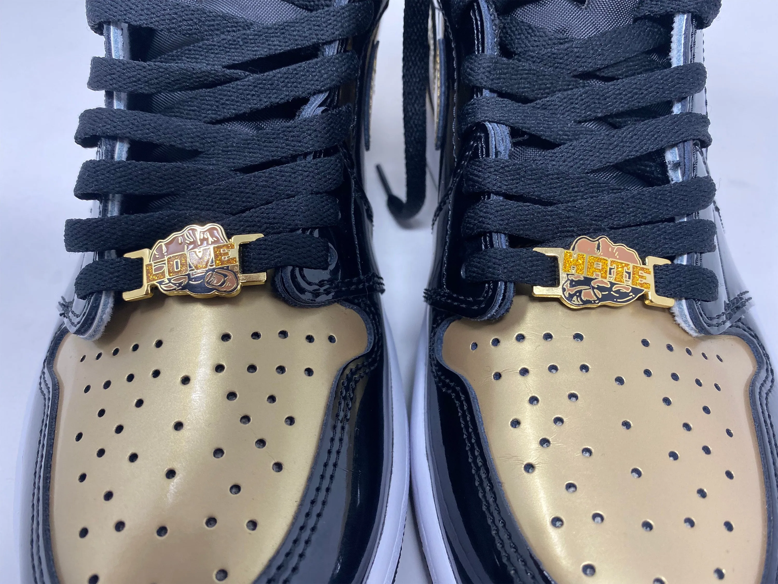 Love-Hate Sneaker Deubré
