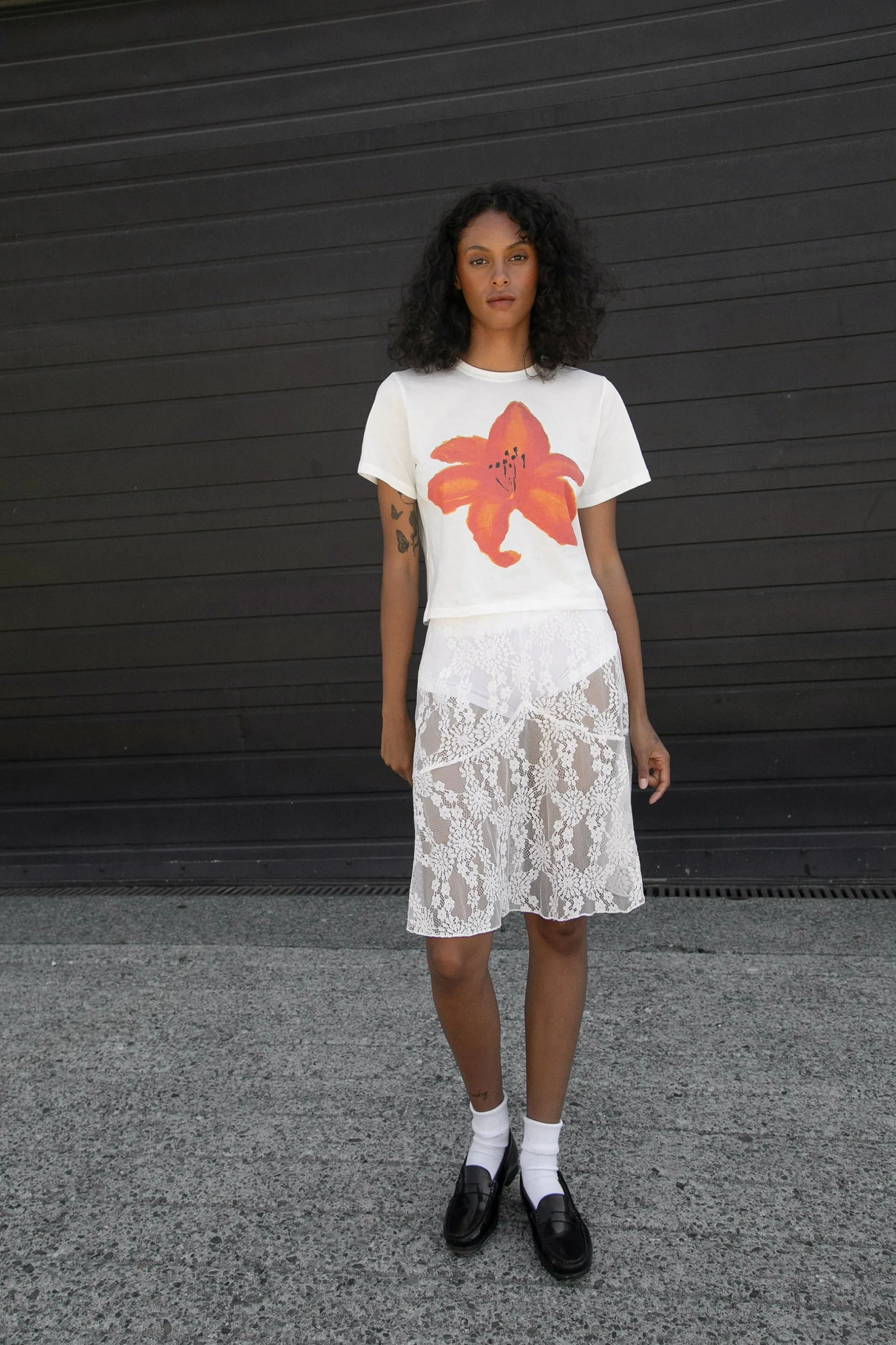 RED FLOWER GRAPHIC T-SHIRT