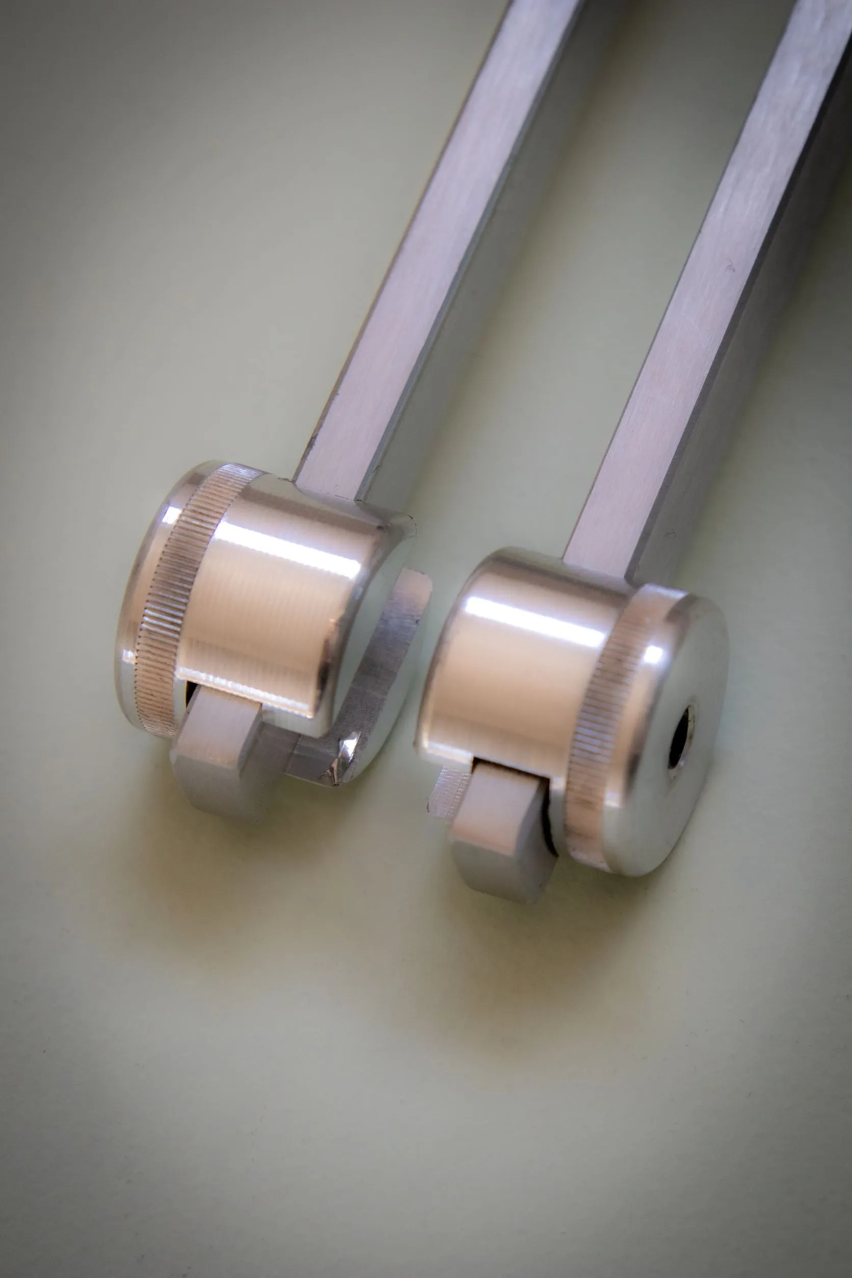 Tuning Fork C256 with weights & foot