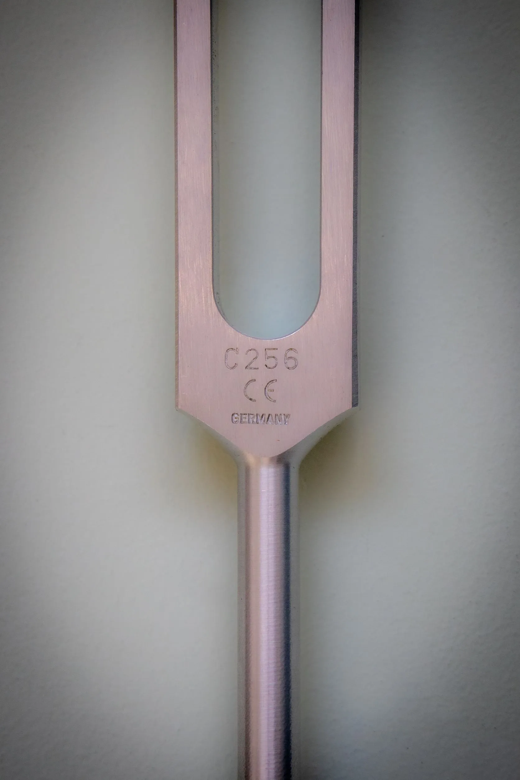 Tuning Fork C256 with weights & foot